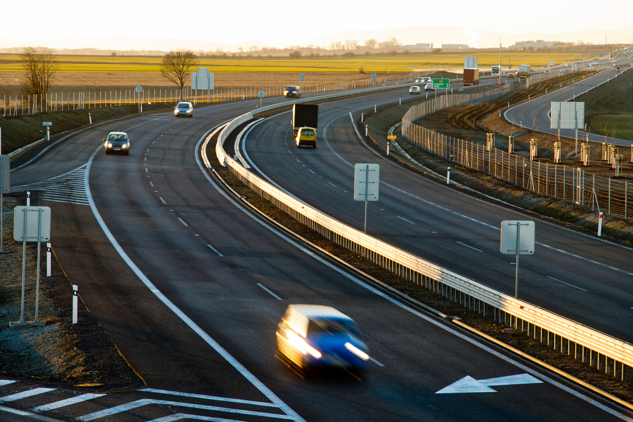 Long-Distance Taxi Service: The Best Way to Travel Comfortably and Conveniently