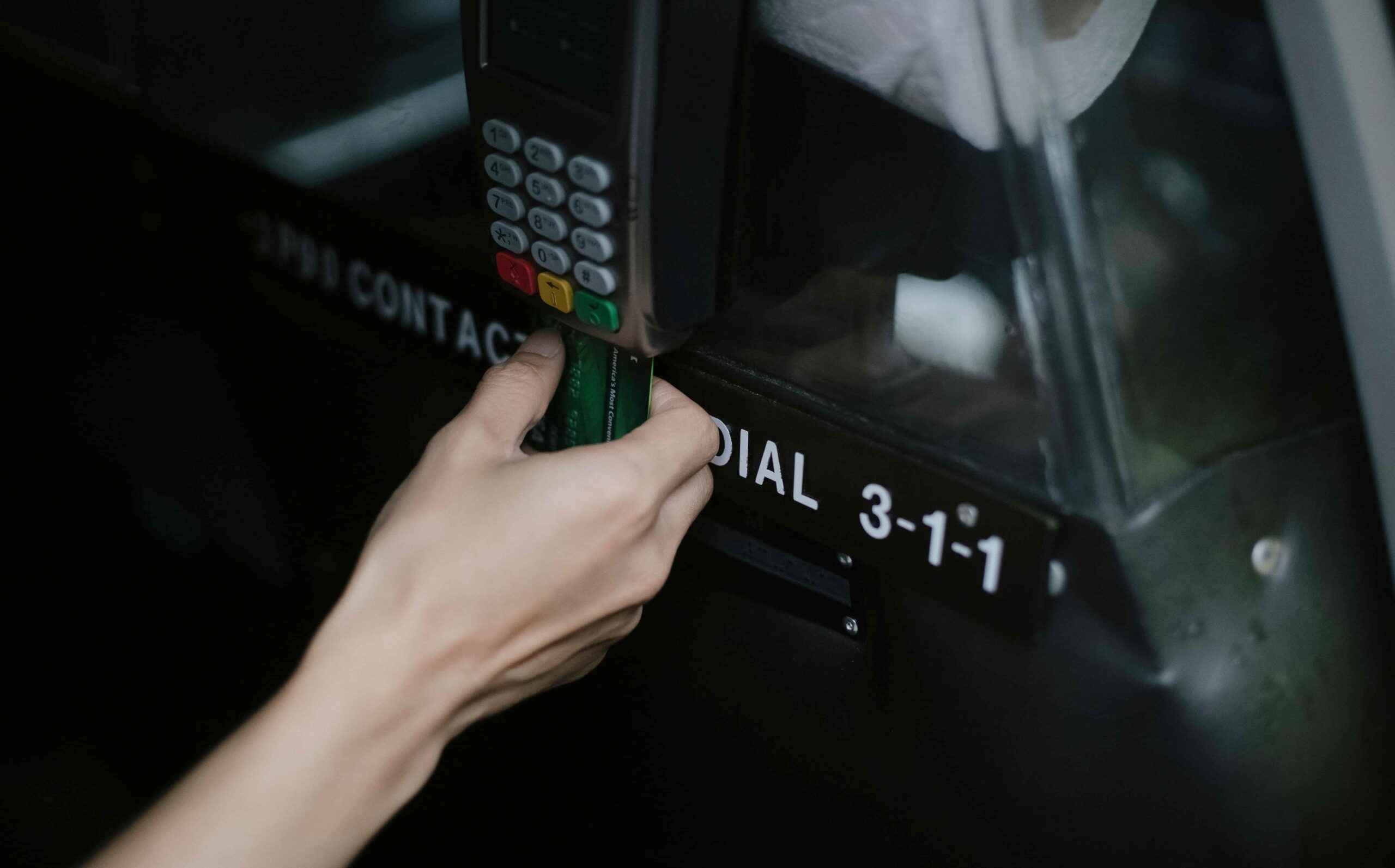 How Do You Pay a Taxi Driver